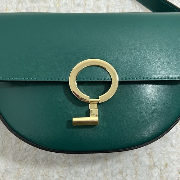 Elegant Green Leather Shoulder Bag - Picture 9 of 12